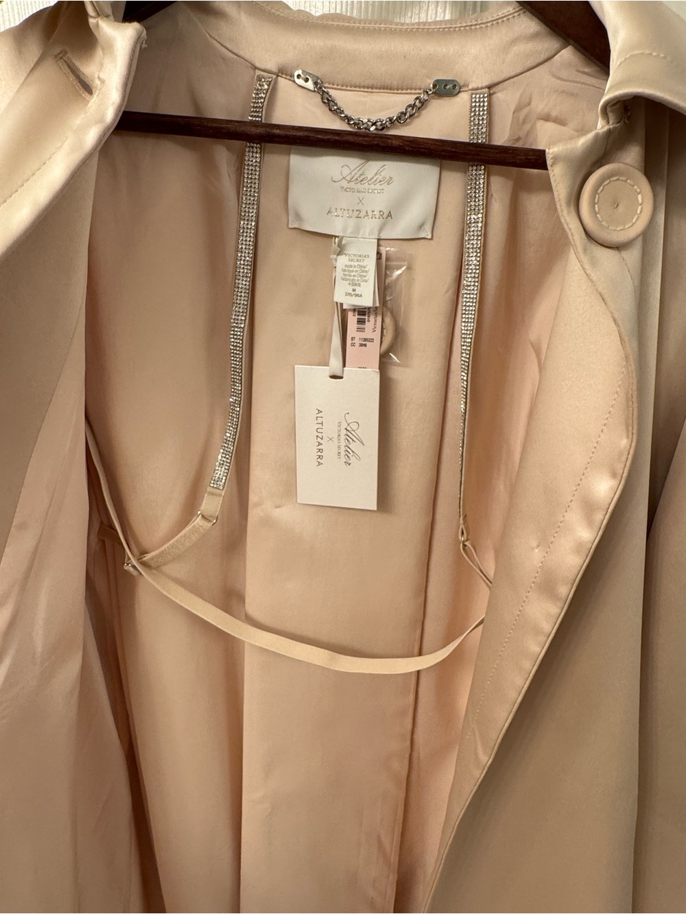 Victoria's Secret, Atelier collection, Blush Cream Trench Coat with Belt. - Picture 6 of 10